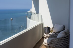 Luxury Room, 1 King Bed | Terrace/patio - HOTEL TRAMONTO MAZATLAN (Mazatlán)