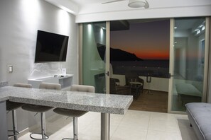 Junior Suite, 1 King Bed with Sofa bed | Terrace/patio - HOTEL TRAMONTO MAZATLAN (Mazatlán)