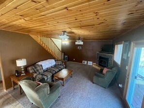 Smart TV, fireplace