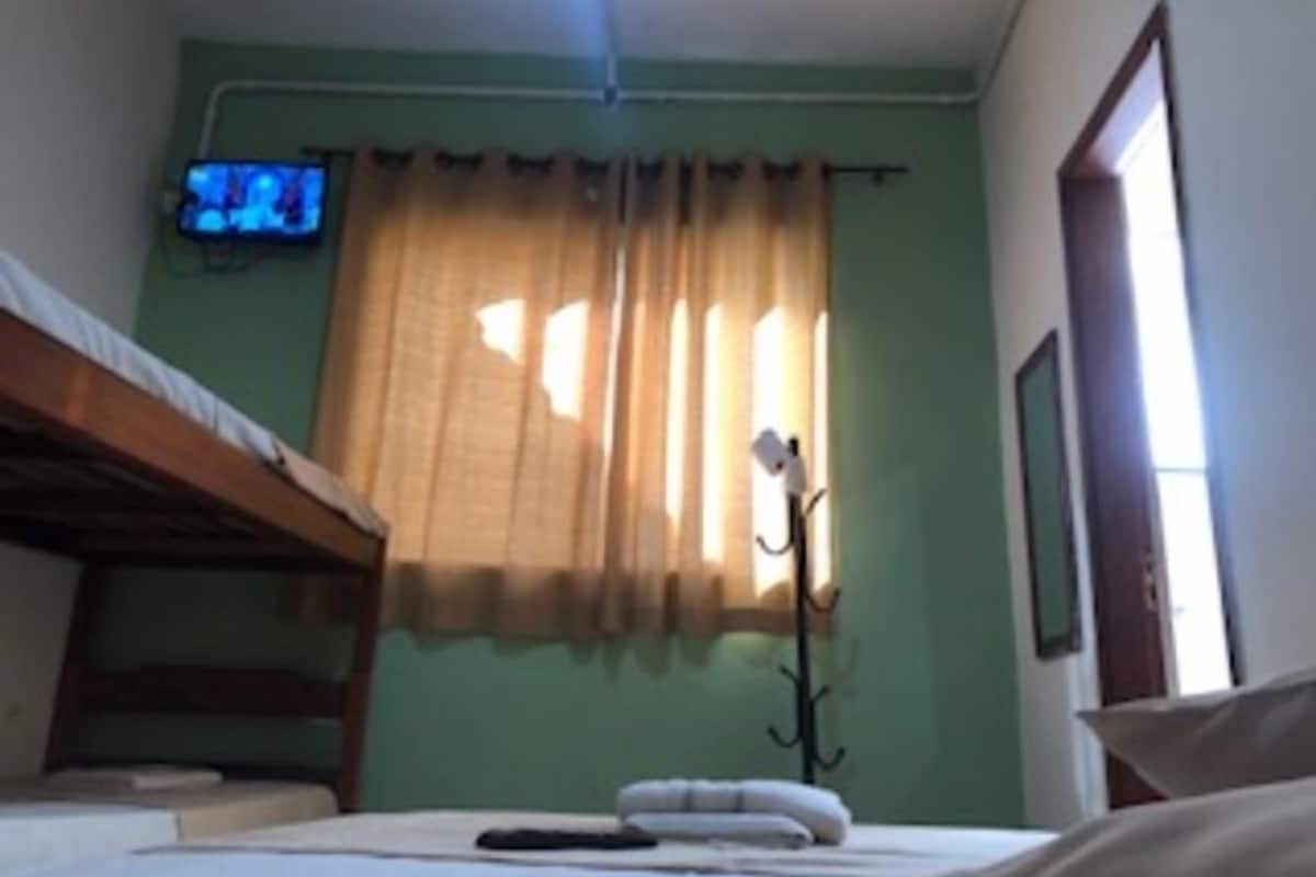 Basic Quadruple Room | Desk, laptop workspace, bed sheets