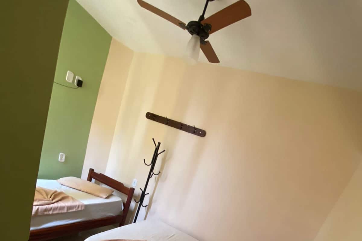Basic Triple Room | Desk, laptop workspace, bed sheets