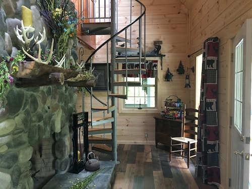 Private Secluded Cabin w/hot tub