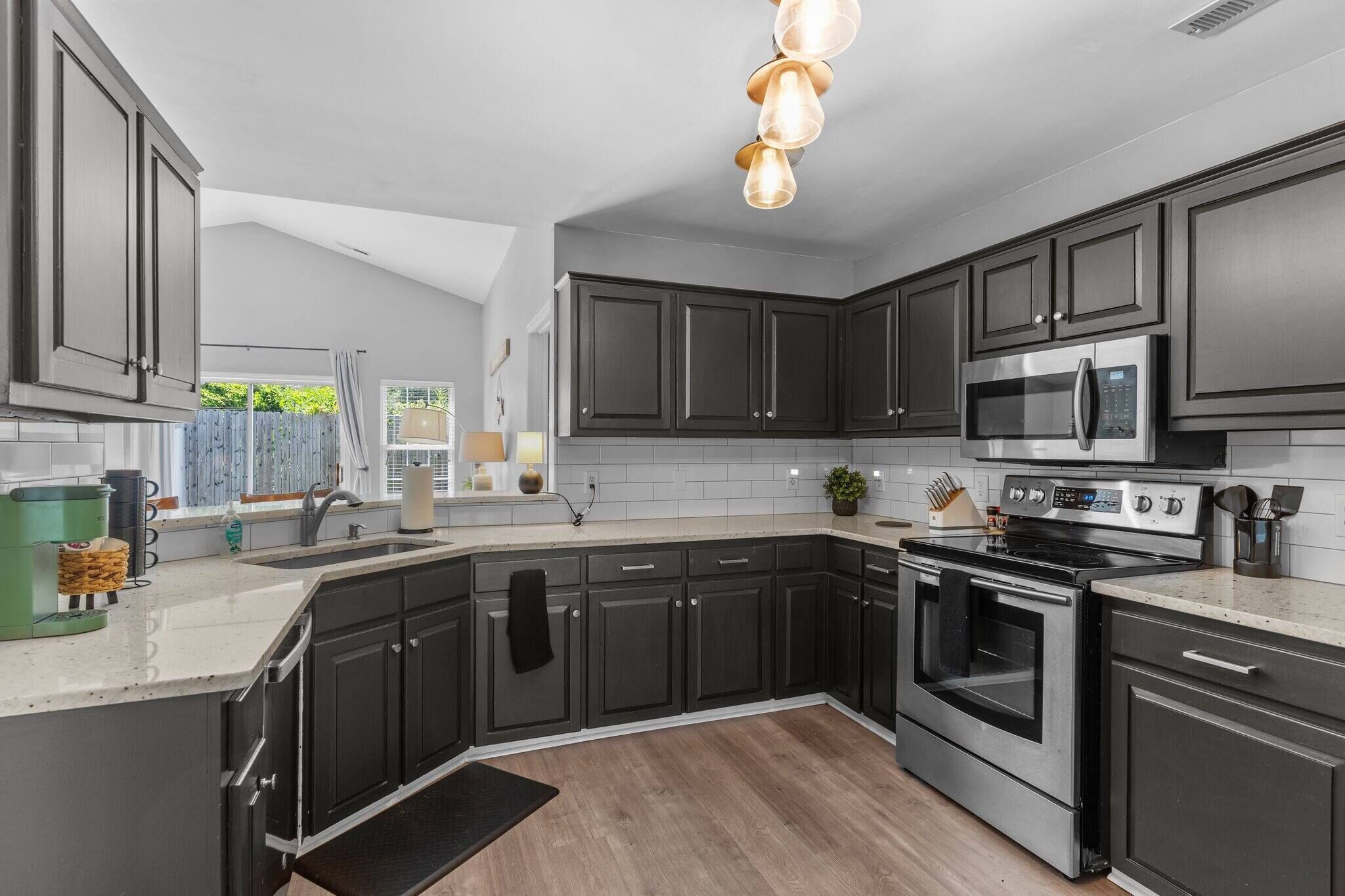 ثلاجة، ميكروويف، فرن، موقد طهي مسطح