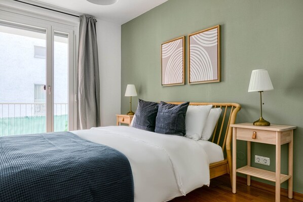 2 bedrooms, iron/ironing board, WiFi, bed sheets