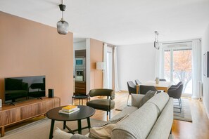 TV, stereo - Dreamy Donaustadt 2BR w/ Balcony in new building, by Blueground (Vienna)