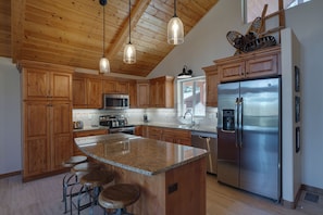Fridge, microwave, oven, stovetop - Home on a Full Acre in the Pines (Angel Fire)