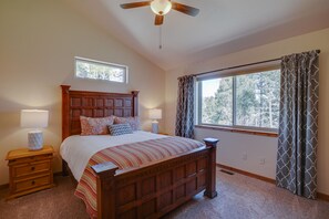 5 bedrooms, desk, iron/ironing board, WiFi