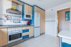 Fridge, microwave, oven, coffee/tea maker