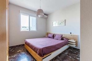 3 bedrooms, iron/ironing board, free WiFi, bed sheets