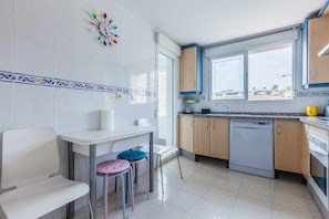Fridge, microwave, oven, coffee/tea maker