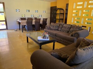 Villa familiar, 3 habitaciones, para fumadores, vista al jardín | 3 habitaciones y caja de seguridad en la habitación 