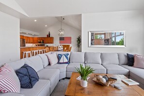 Smart-TV, peis, bordtennis og bøker