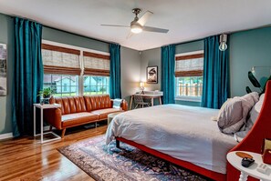 3 Schlafzimmer, Schreibtisch, Bügeleisen/Bügelbrett, Reisekinderbett