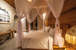 Egyptian cotton sheets, premium bedding, free WiFi, bed sheets - Amrani Diamond Beach Villas & Pool (Penida Island)
