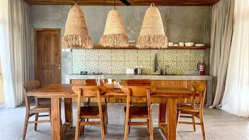 Villa, 2 Bedrooms | Dining room