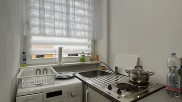 Fridge, stovetop