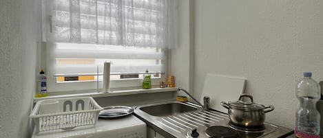 Fridge, stovetop