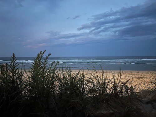 This sweet, cozy, and relaxing beach cottage is ready for you in 2024! Sleeps 6!