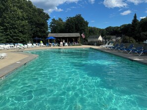 Piscine extérieure, piscine chauffée