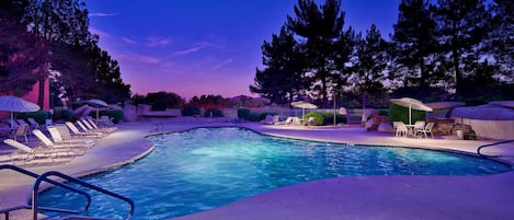 Utomhuspool och uppvÀrmd pool
