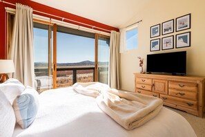 2 bedrooms, iron/ironing board, WiFi, bed sheets - Redstone Condo in Great Location, Hot Tub & Year-Round Recreation! Park City Newark 38 (Park City)