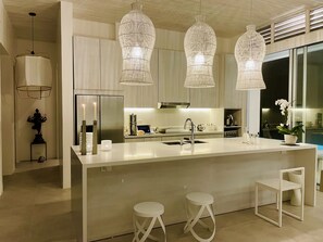 Fridge, oven, dishwasher, coffee/tea maker