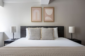 2 habitaciones, tabla de planchar con plancha, wifi y ropa de cama