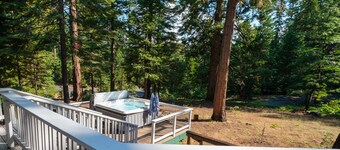 The Knotty Pine, Hot Tub, EV Charger, Rec Room, Pets ok