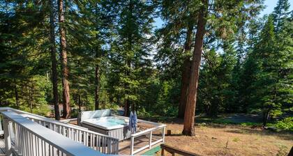 The Knotty Pine, Hot Tub, EV Charger, Rec Room, Pets ok