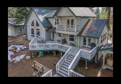 The Knotty Pine, Hot Tub, EV Charger, Rec Room, Pets ok