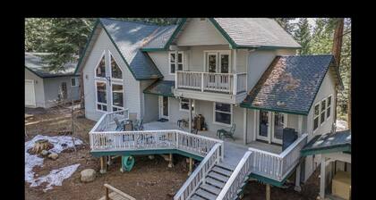 The Knotty Pine, Hot Tub, EV Charger, Rec Room, Pets ok