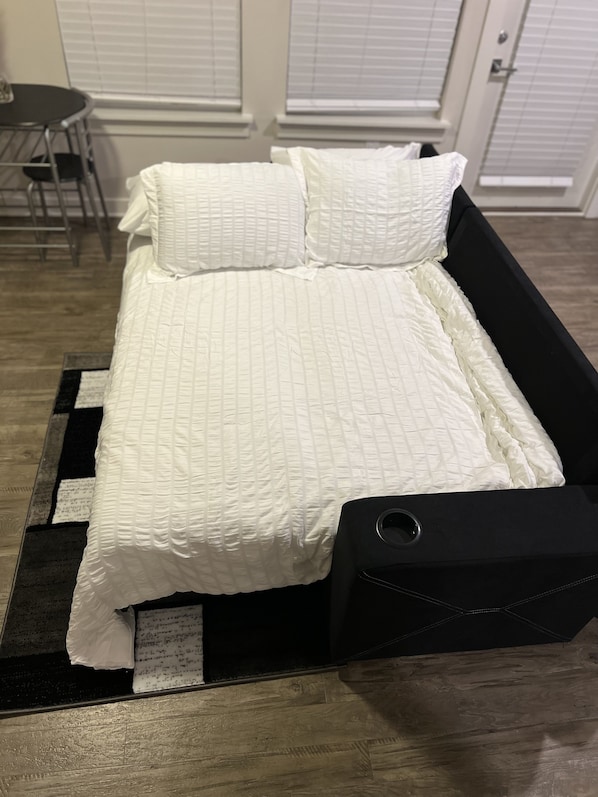 2 bedrooms, desk, iron/ironing board, free WiFi