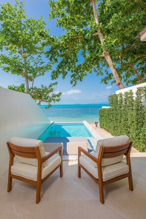 1 bedroom beachfront private pool