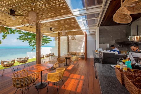 Restaurant. White Whale Beachfront Pool Villa
