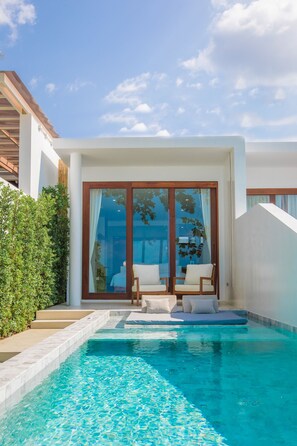 1 bedroom beachfront private pool