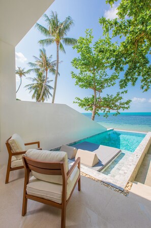 1 bedroom beachfront private pool