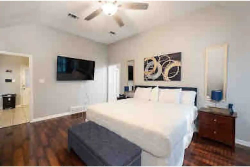 Spacious family home with pool Cordova Vrbo