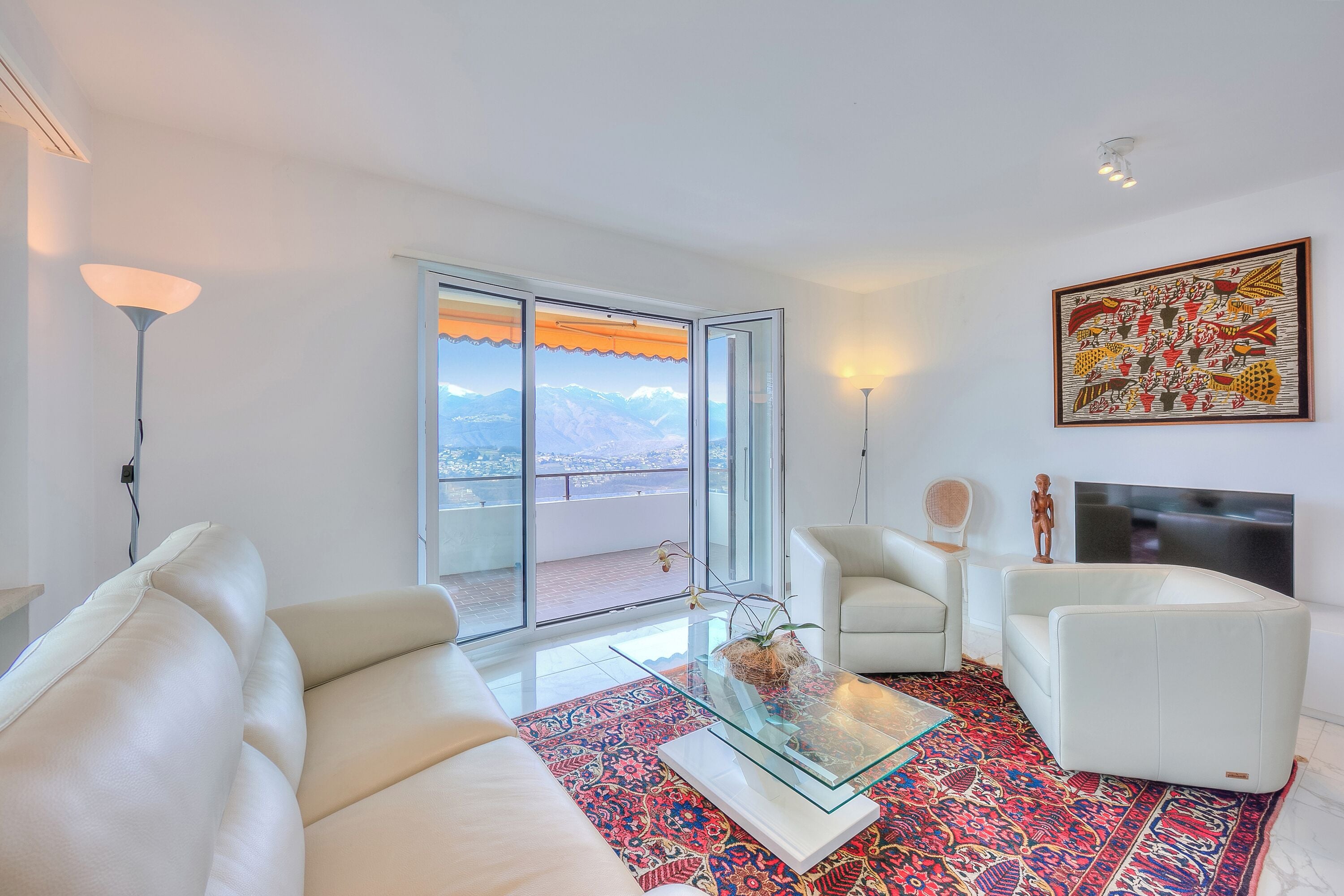 Télévision à écran plat de 21 pouces avec chaînes par câble