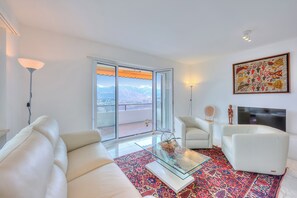 21–tuumainen taulutelevisio, jossa kaapelikanavat