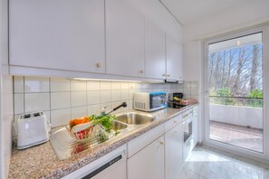 شقة عادية - عدة غرف نوم - بحمامين (Casa Al Bosco With Pool) | مطبخ خاص | ثلاجة، ميكروويف، فرن، موقد طهي مسطح