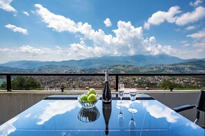 تناول الطعام بالخارج