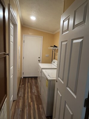 Interior - Bell, Fl  3/2 home on Suwannee w/boat ramp (Bell)