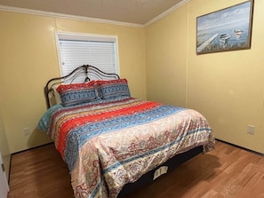 3 bedrooms, iron/ironing board, free WiFi, bed sheets - Bell, Fl  3/2 home on Suwannee w/boat ramp (Bell)