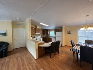 Fridge, microwave, oven, stovetop - Bell, Fl  3/2 home on Suwannee w/boat ramp (Bell)