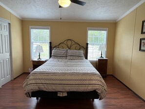2 bedrooms, iron/ironing board, bed sheets - Bell, Fl  3/2 home on Suwannee w/boat ramp (Bell)