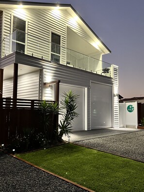 Exterior - Zala - Beautiful Ocean side views & summer coastal vibes 🌊☀️ (Anna Bay)