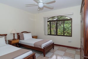 5 bedrooms, iron/ironing board, WiFi, bed sheets