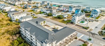 Studio condo with ocean views, pool, deck, & central AC