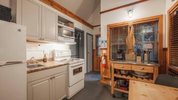 KylskÄp, mikrovÄgsugn, ugn och spishÀll