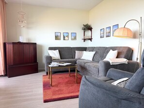 Fernseher, Tischtennisplatte